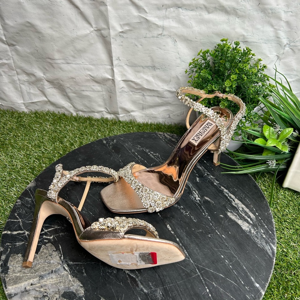 BADGLEY MISCHKA
Galia Crystal Ankle
Strap Evening Shoe size 9 new
CHAMPAGNE - Picture 16 of 17
